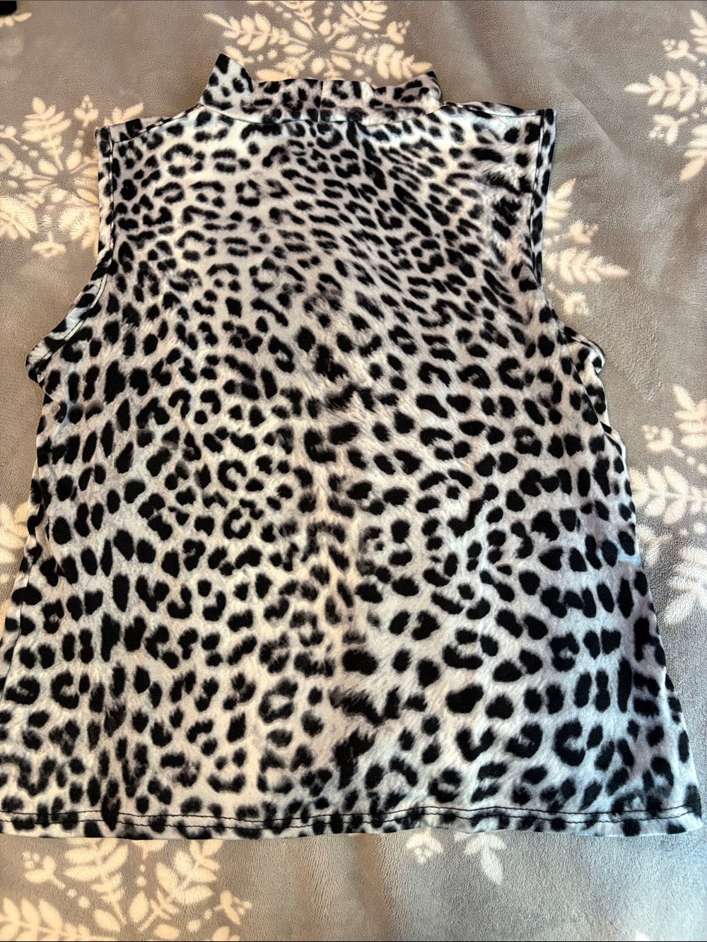 Sleeveless Mock Neck Leopard Print Top - Black & White